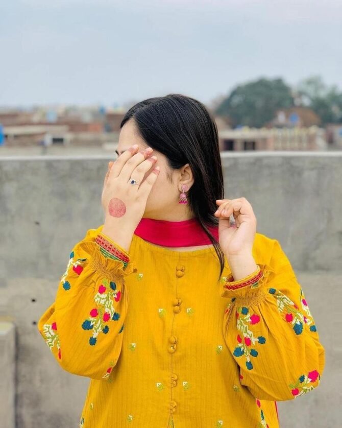 2pcs Women Stitched Linen Embroidered Suit