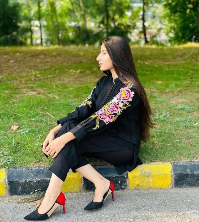 2pcs Women Stitched Linen Embroidered Suit