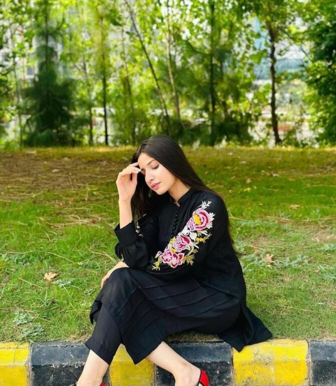 2pcs Women Stitched Linen Embroidered Suit