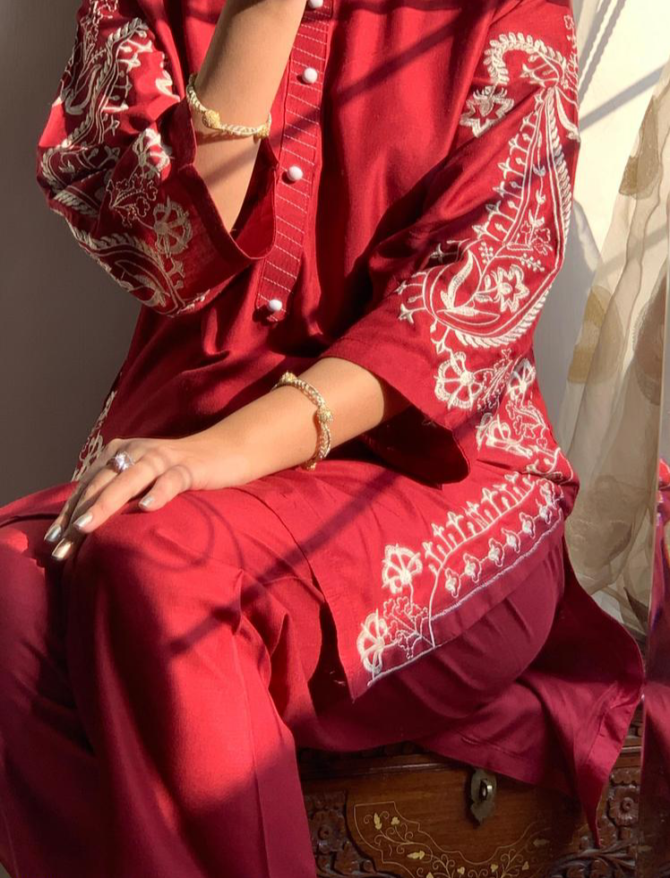 2pcs Women Stitched Linen Embroidered Suit